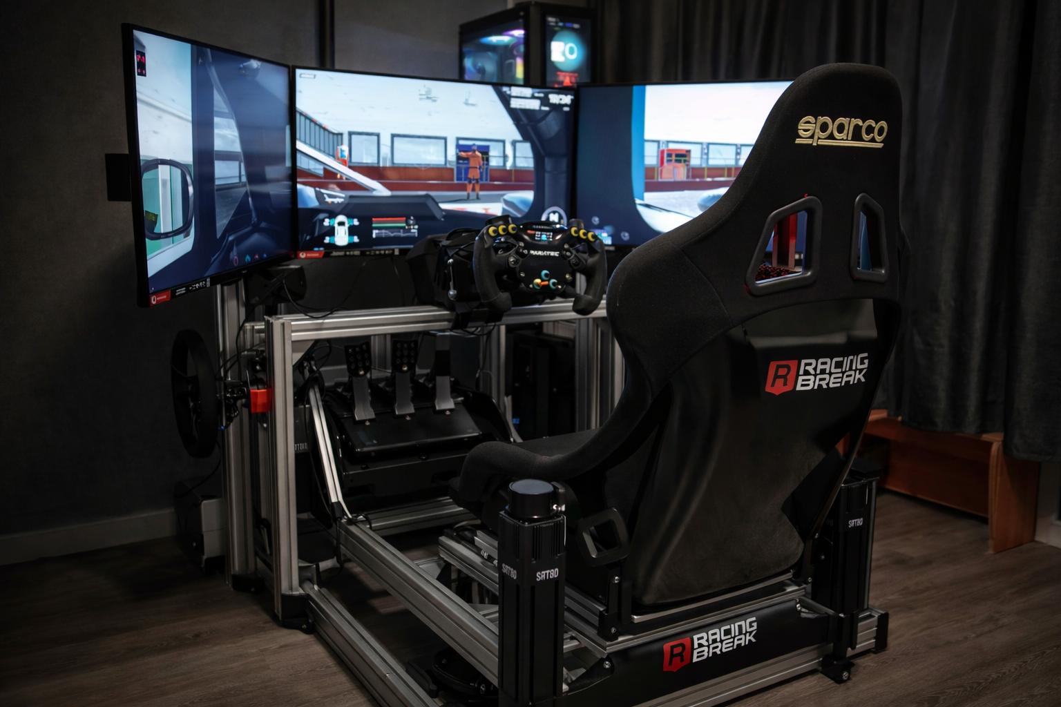 Cockpit de simulation Racing Break avec siège baquet, écrans et poste de conduite